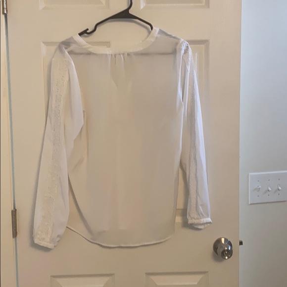 White blouse - Picture 3 of 3